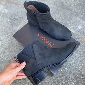Vionic black booties